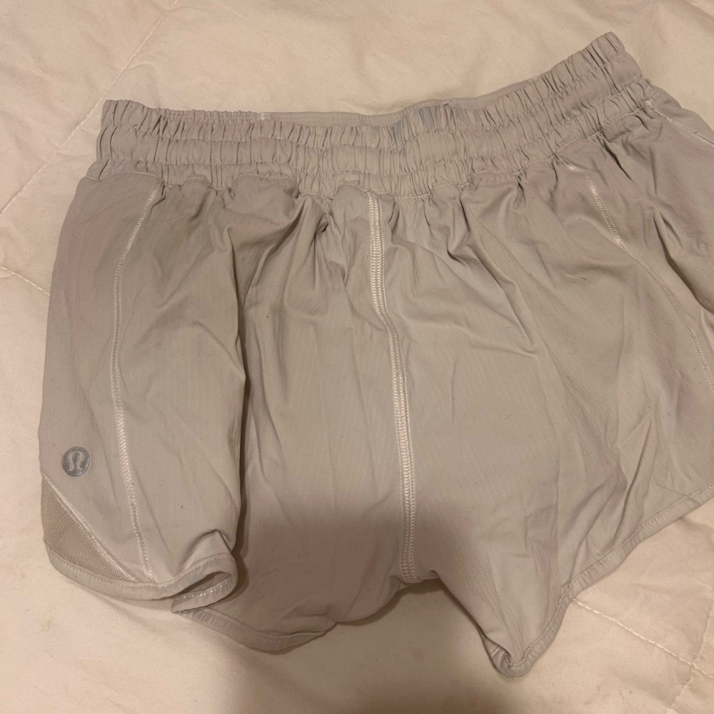 Lululemon white short shorts size 6